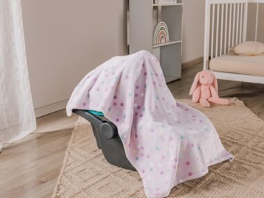 89528 COBERTOR BABY LIGERO DOTS CUNA