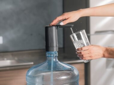 89904 DISPENSADOR DE AGUA NEGRO